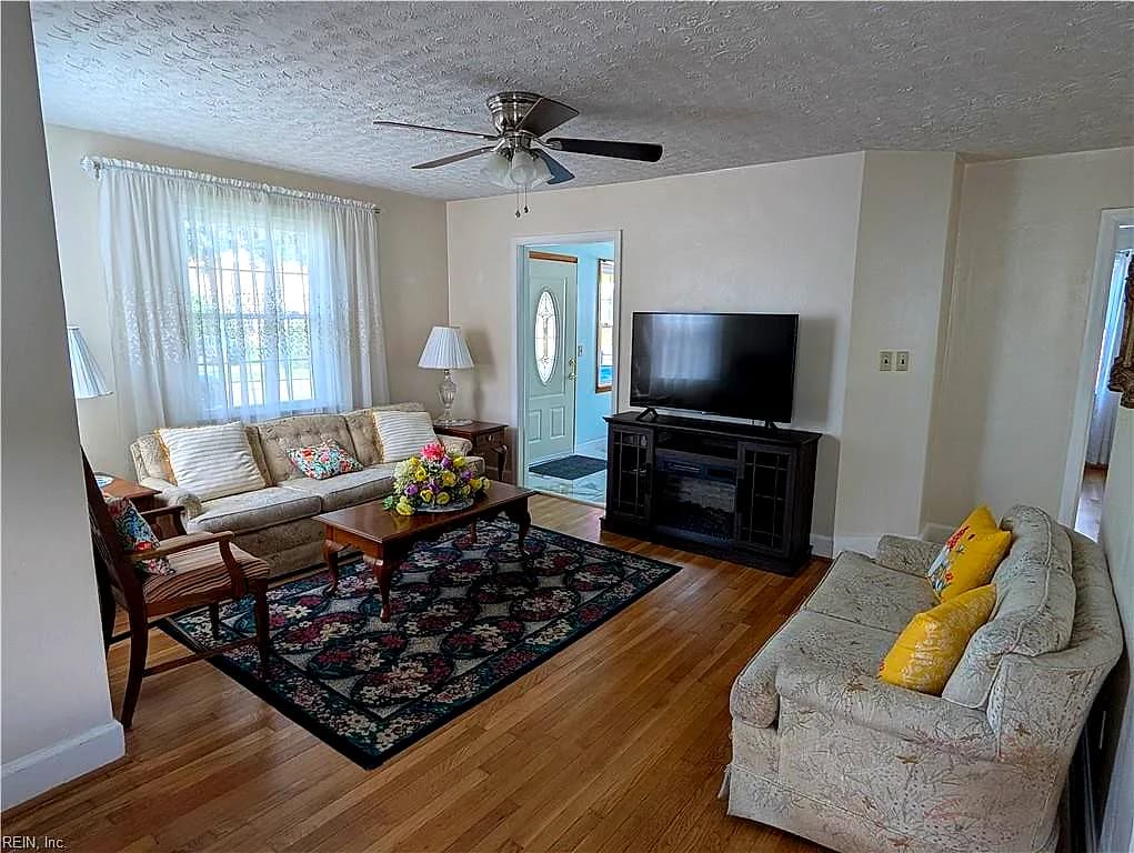 14 Plaza DR, HAMPTON VA 23669 - Photo 5