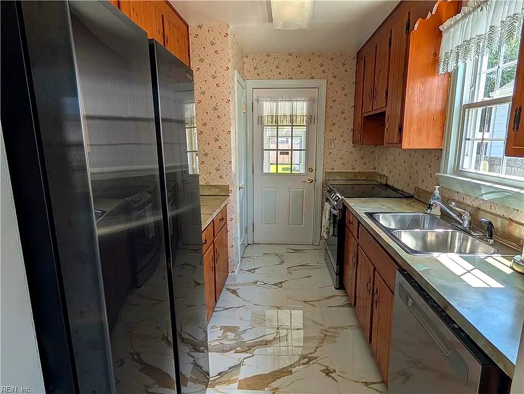 14 Plaza DR, HAMPTON VA 23669 thumb 7