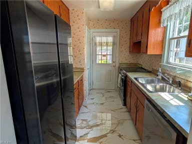 14 Plaza DR, HAMPTON VA 23669 thumb 7