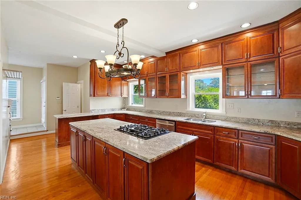 405 Pinewell DR, NORFOLK VA 23503 - Photo 4