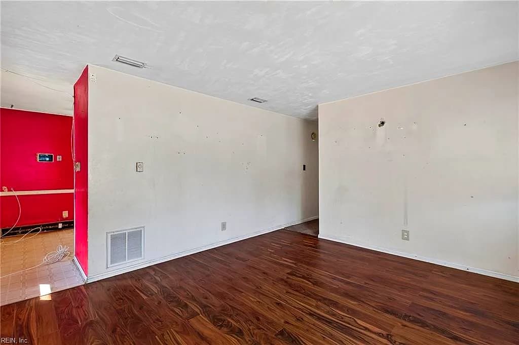 901 Page CT, CHESAPEAKE VA 23323 thumb 7