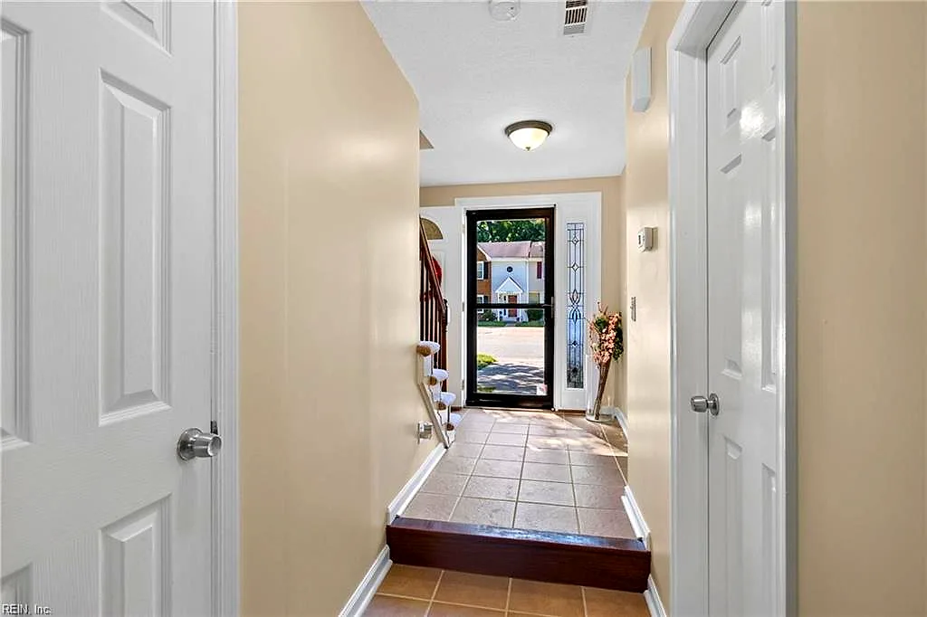 1920 Devonwood CMN, CHESAPEAKE VA 23320 - Photo 4