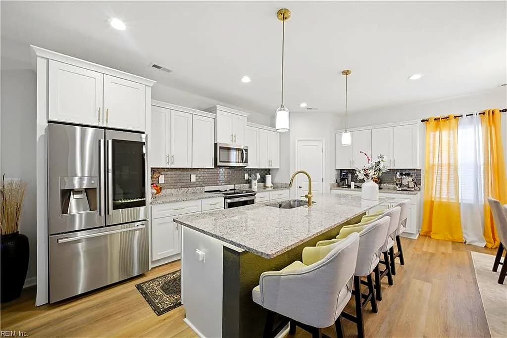 977 Hillpoint RD, SUFFOLK VA 23434 - Photo 2
