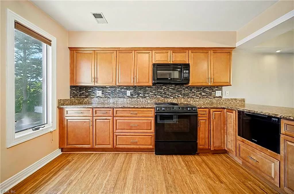 4 Sandie Point LN #B, PORTSMOUTH VA 23701 thumb 11