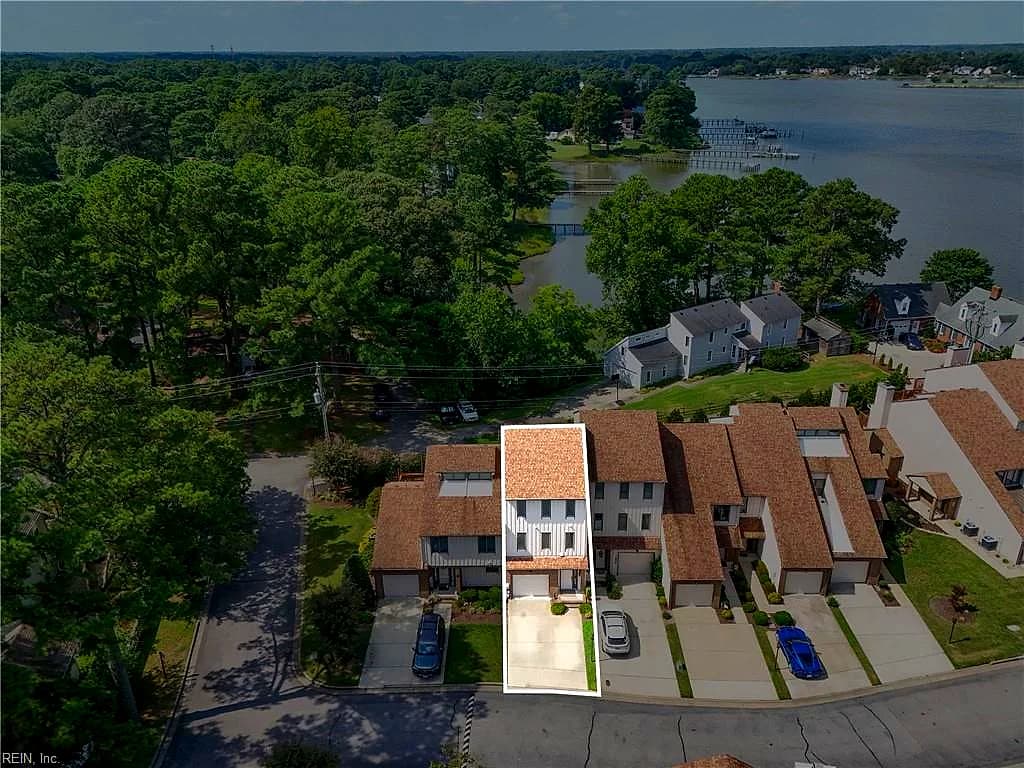 4 Sandie Point LN #B, PORTSMOUTH VA 23701 - Photo 3
