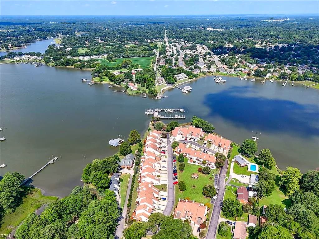 4 Sandie Point LN #B, PORTSMOUTH VA 23701 - Photo 4