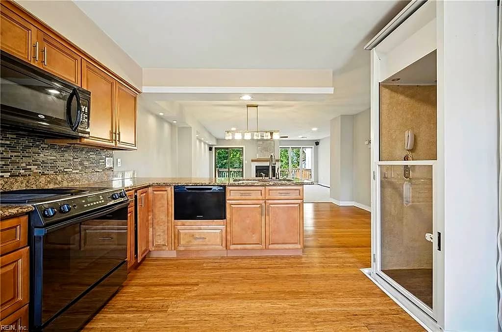 4 Sandie Point LN #B, PORTSMOUTH VA 23701 - Photo 5