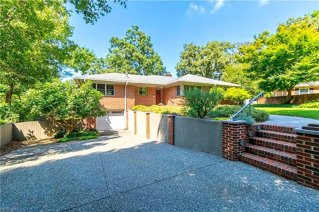 28 Laurel Wood RD, NEWPORT NEWS VA 23602 - Photo 4