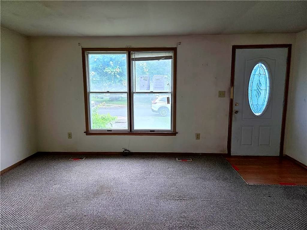 77 Fulton ST, HAMPTON VA 23663 - Photo 3