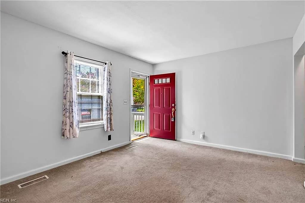 9261 Hickory ST, NORFOLK VA 23503 - Photo 5