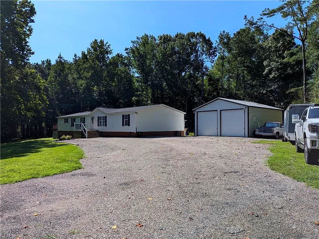 6477 Hickory Knoll RD, GLOUCESTER VA 23061 - Photo 2