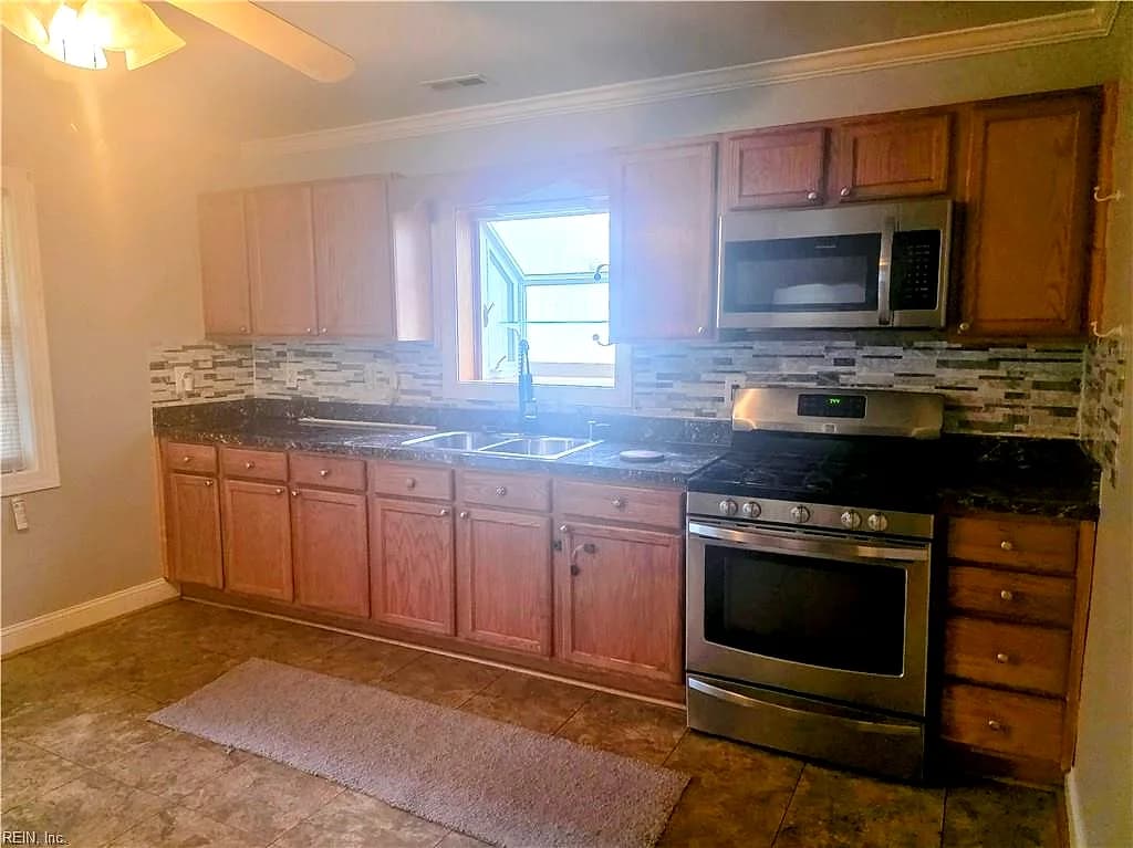 625 Center AVE, NEWPORT NEWS VA 23601 - Photo 4