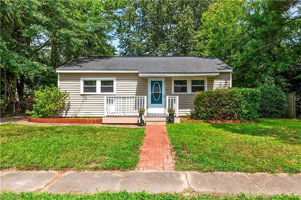 2502 Livesay RD, CHESAPEAKE VA 23323 - Photo 2