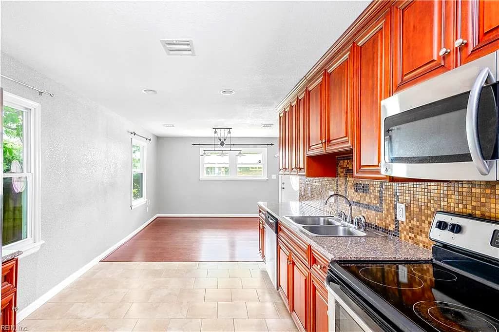 2502 Livesay RD, CHESAPEAKE VA 23323 thumb 10