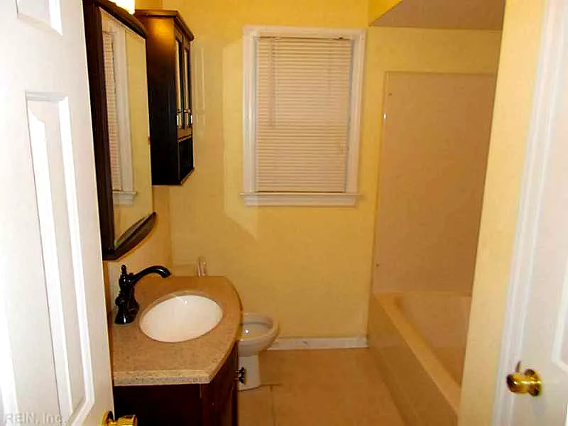 69 Harris RD, PORTSMOUTH VA 23704 thumb 8