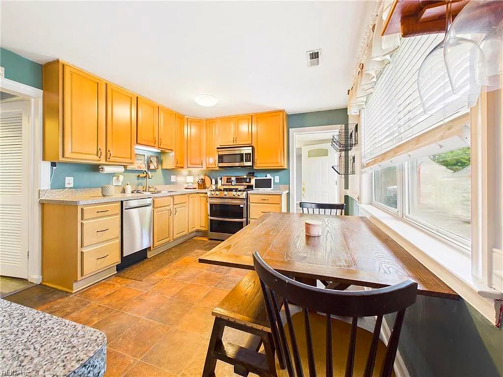 669 Raff CT, VIRGINIA BEACH VA 23462 - Photo 5