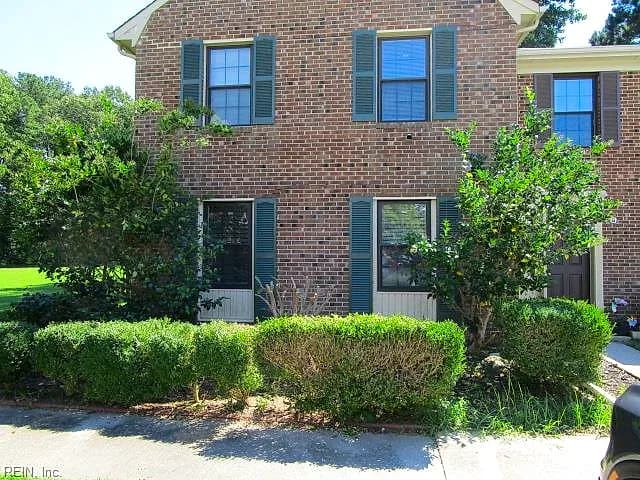 304 Circuit LN, NEWPORT NEWS VA 23608 - Photo 2