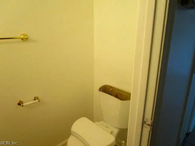 304 Circuit LN, NEWPORT NEWS VA 23608 thumb 12