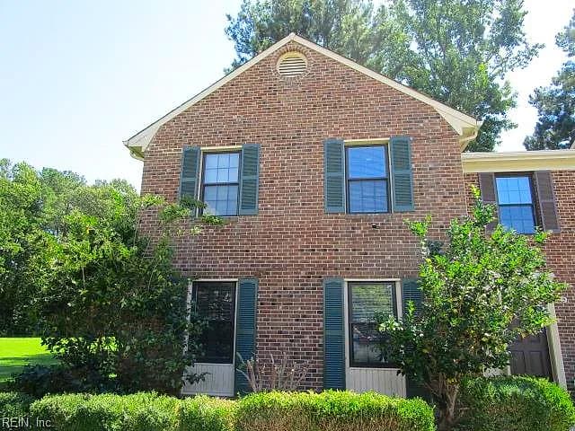 304 Circuit LN, NEWPORT NEWS VA 23608 - Photo 3