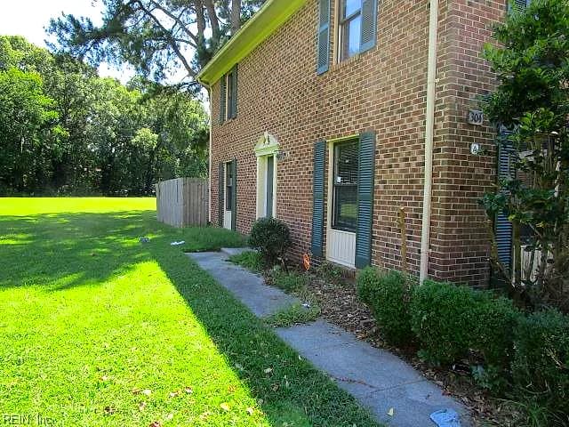 304 Circuit LN, NEWPORT NEWS VA 23608 - Photo 4
