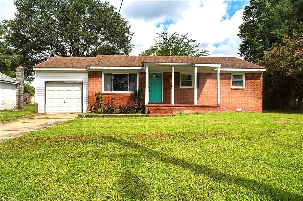 504 Plummer DR, CHESAPEAKE VA 23320 - Photo 2