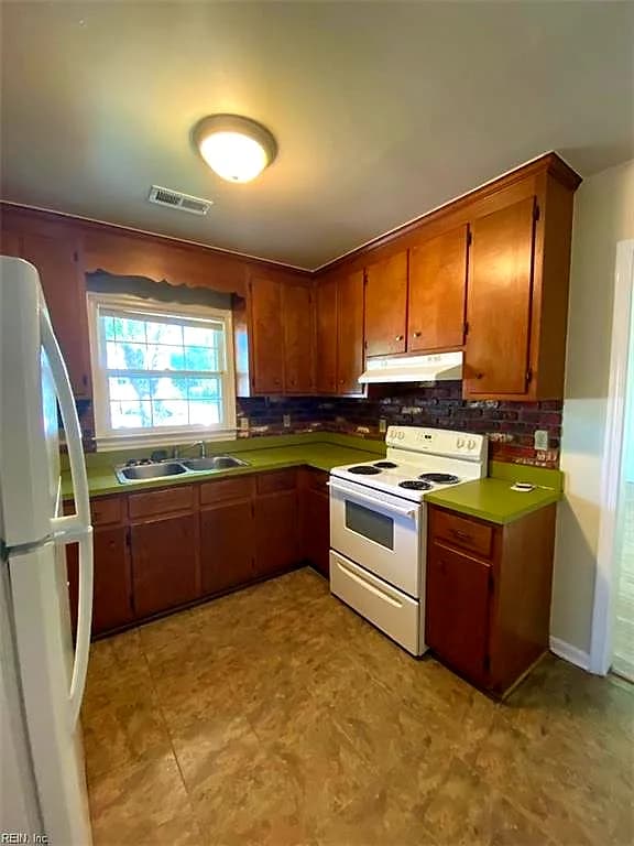 428 Cherrywood CT, NEWPORT NEWS VA 23608 - Photo 5
