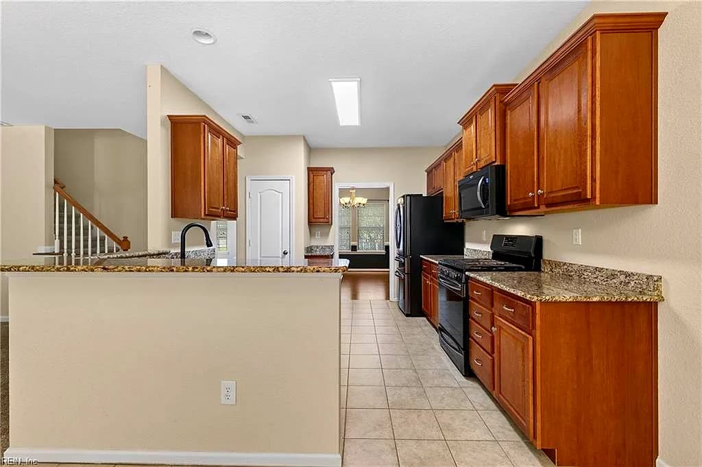 705 Creekwood DR, CHESAPEAKE VA 23323 - Photo 3