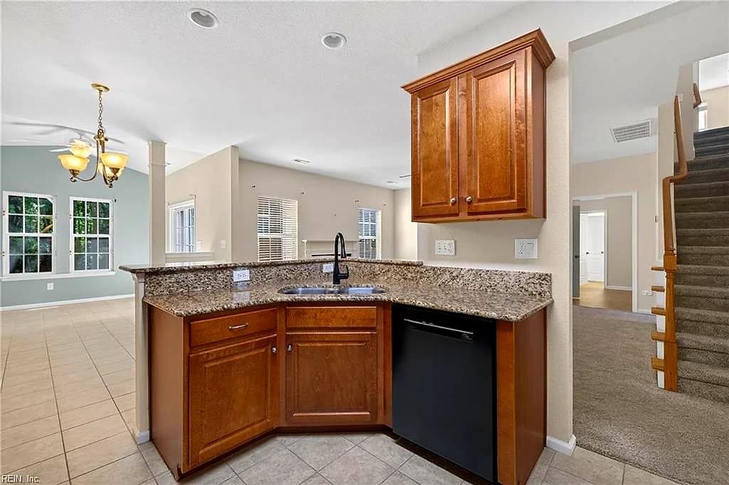 705 Creekwood DR, CHESAPEAKE VA 23323 - Photo 4