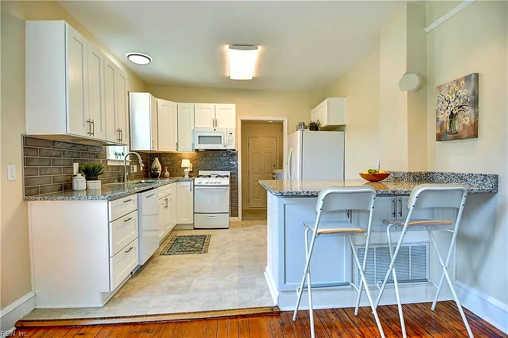 2103 Roanoke AVE, NEWPORT NEWS VA 23607 - Main photo