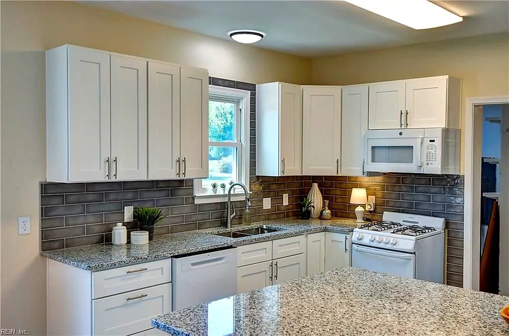2103 Roanoke AVE, NEWPORT NEWS VA 23607 - Photo 3