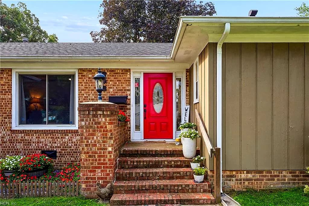 208 Tabbs LN, NEWPORT NEWS VA 23602 - Photo 4