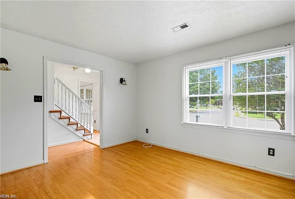 40 Westview DR, HAMPTON VA 23666 - Photo 5