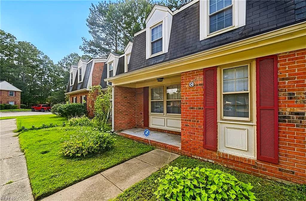 397 Deputy LN #C, NEWPORT NEWS VA 23608 - Photo 4