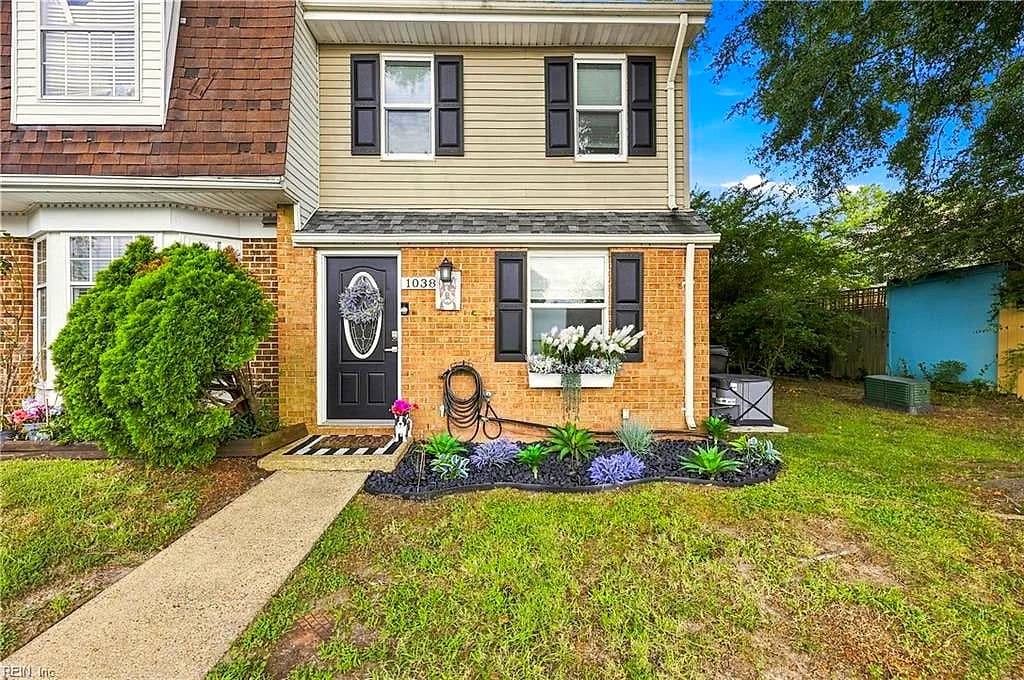 1038 Smoke Tree LN, VIRGINIA BEACH VA 23452 - Main photo