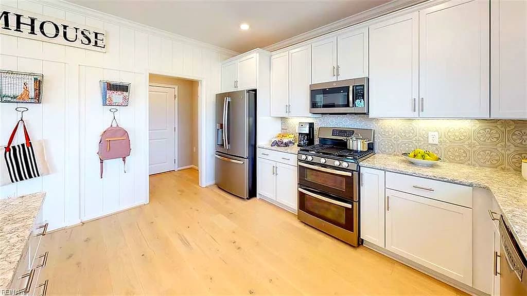 2048 Charwood DR, CHESAPEAKE VA 23320 thumb 10