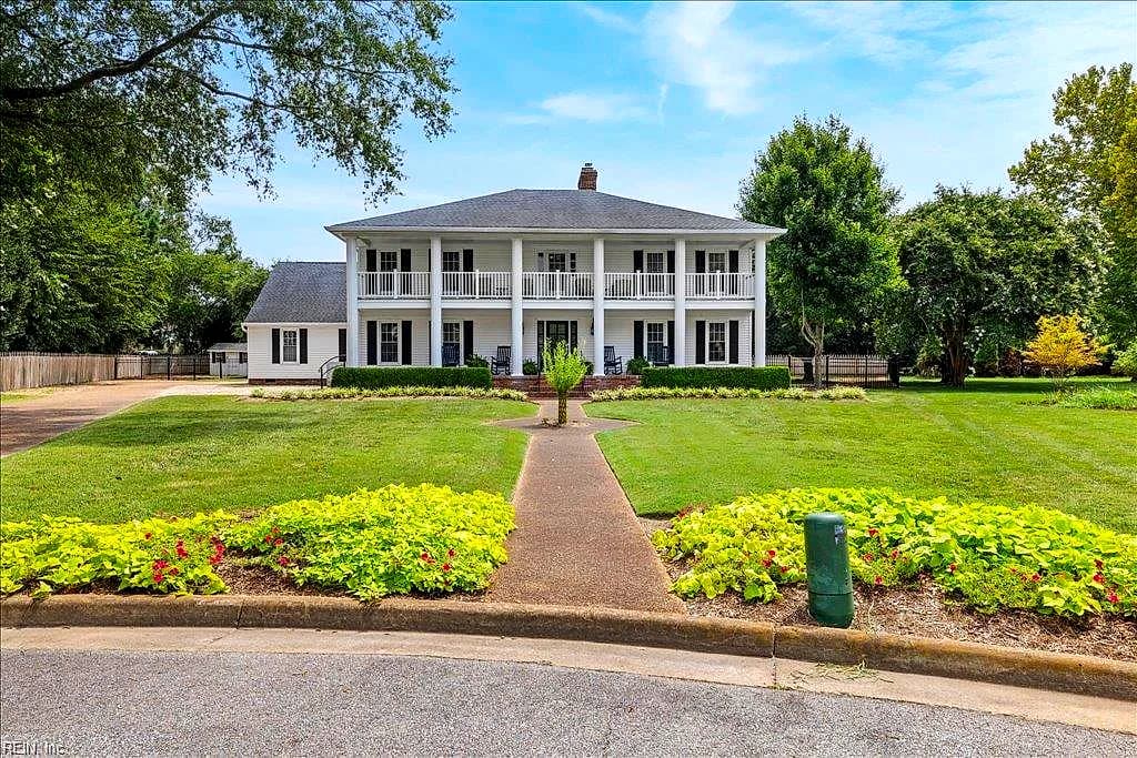 1904 Thomas Bishop CT, VIRGINIA BEACH VA 23454 - Main photo