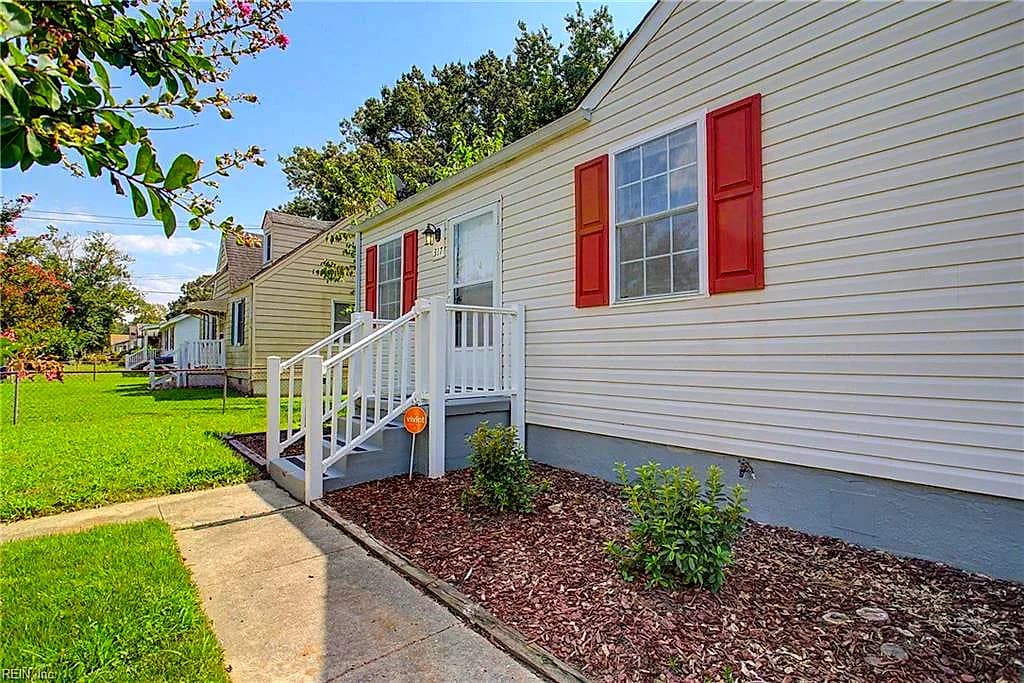 317 Maney DR, NEWPORT NEWS VA 23605 - Photo 3
