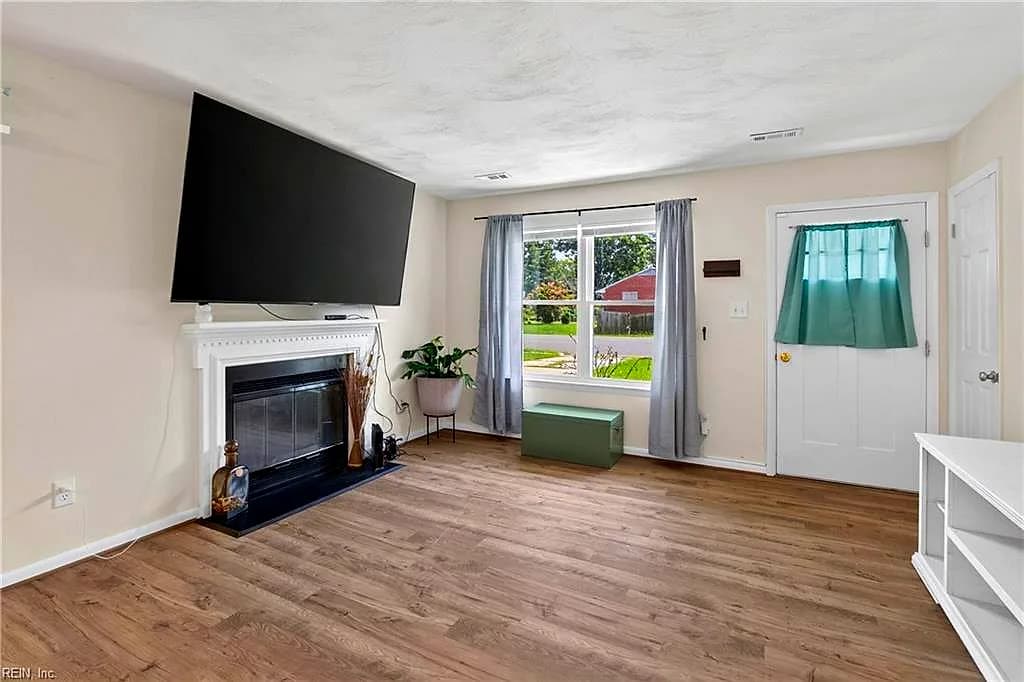 1105 Gloucester ST, HAMPTON VA 23661 thumb 8