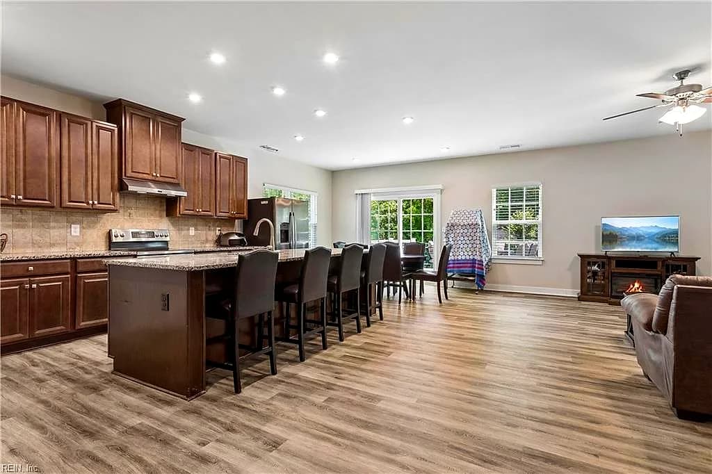 114 Silverlake RN, YORKTOWN VA 23690 thumb 9