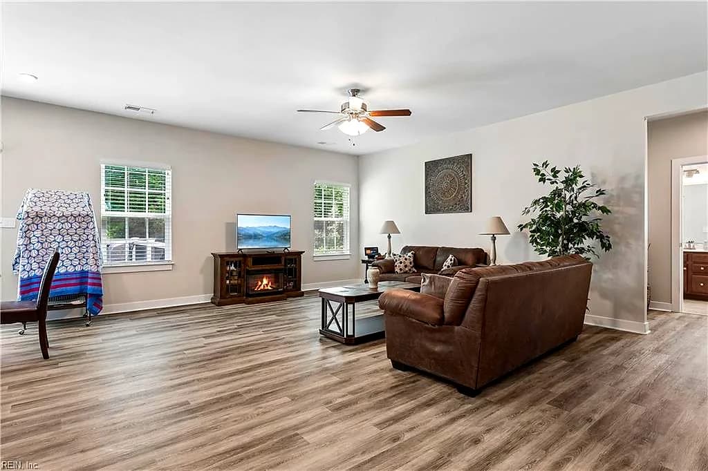114 Silverlake RN, YORKTOWN VA 23690 thumb 10