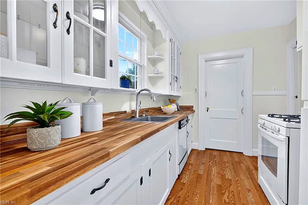 216 Rockbridge RD, PORTSMOUTH VA 23707 - Photo 4