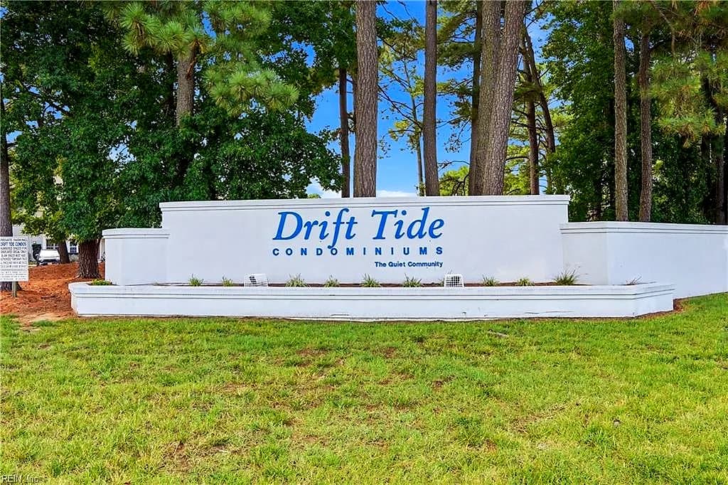 1004 Pebblewood DR, VIRGINIA BEACH VA 23464 - Main photo