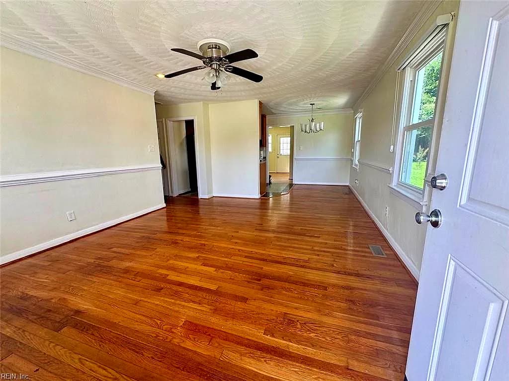 3717 Victoria BLVD, HAMPTON VA 23669 - Photo 4