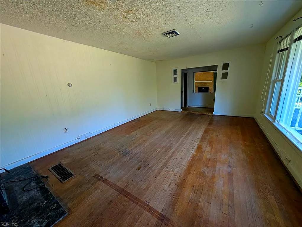 5017 Lake CIR, PORTSMOUTH VA 23703 - Photo 4