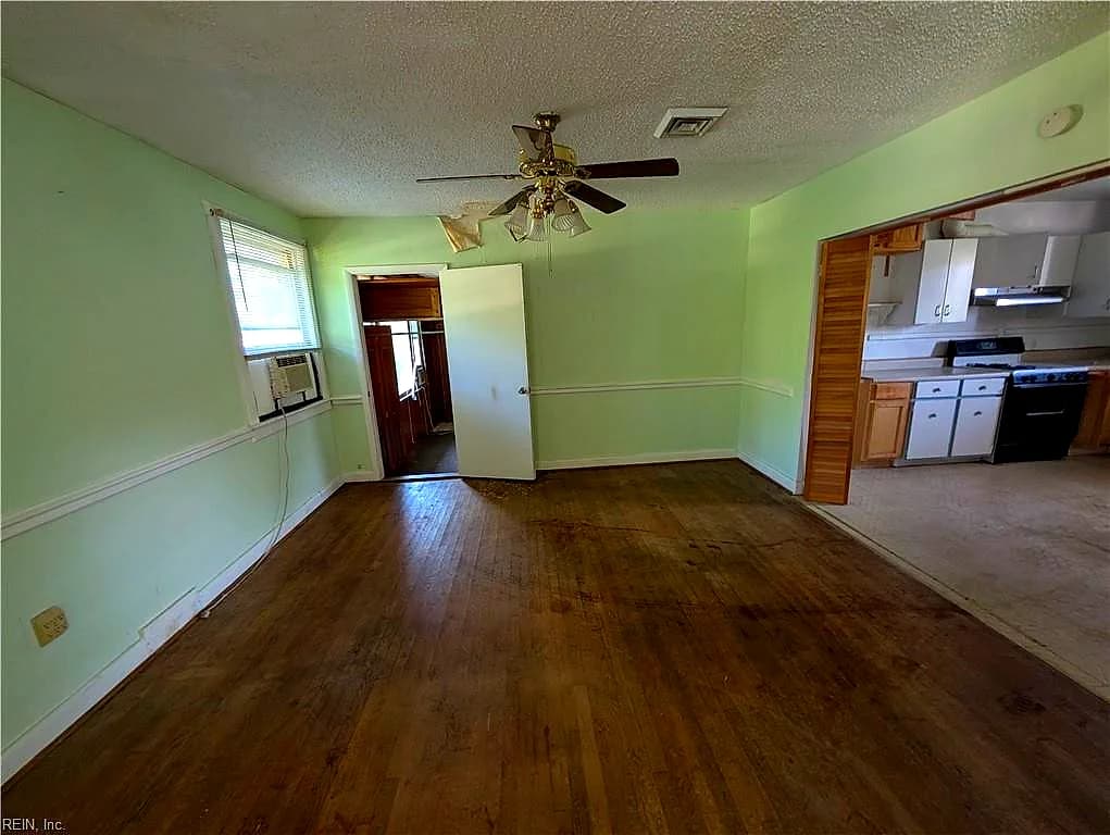 5017 Lake CIR, PORTSMOUTH VA 23703 - Photo 5