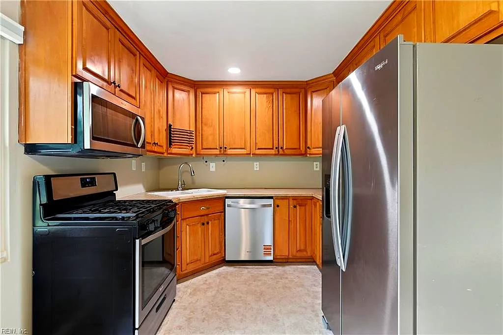 6112 Grimes CT, NORFOLK VA 23518 thumb 8