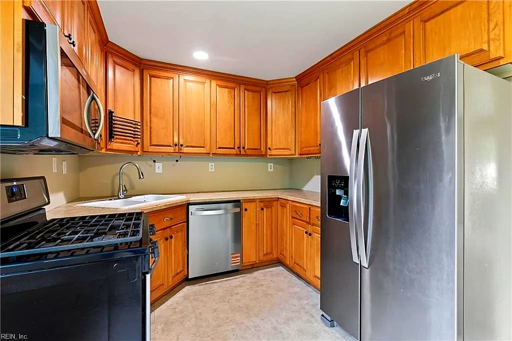 6112 Grimes CT, NORFOLK VA 23518 thumb 9