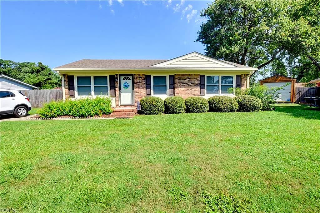 8 Raymond CT, PORTSMOUTH VA 23703 - Main photo