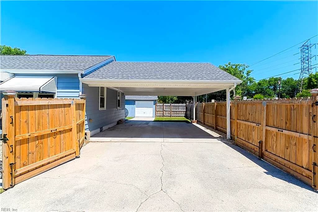 719 Paul ST, NEWPORT NEWS VA 23605 - Photo 4
