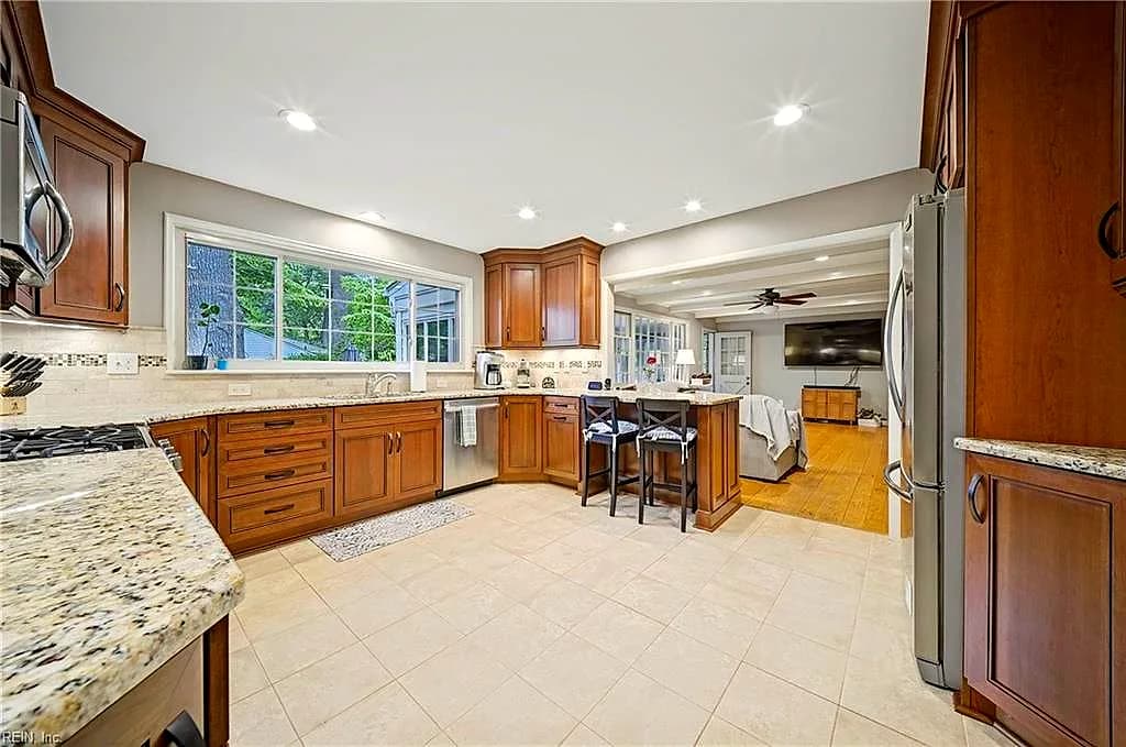 4348 Thoroughgood DR, VIRGINIA BEACH VA 23455 thumb 11